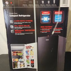 Brand New Galanz 3.3 Cu Ft Single-Door Compact Fridge – Black | Dorm, Office, or Drinks