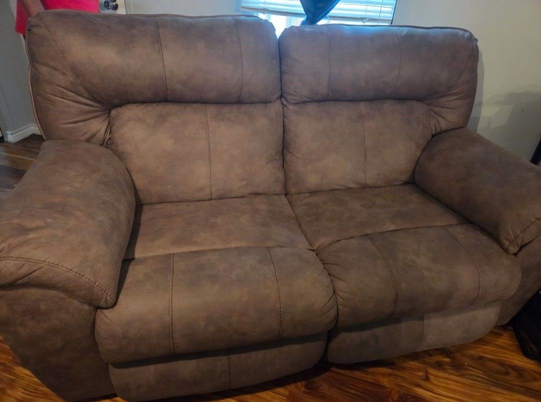 Loveseat & Recliner