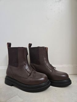 Unworn leather Wyder Studios Chelsea boots size 11 extra extra wide