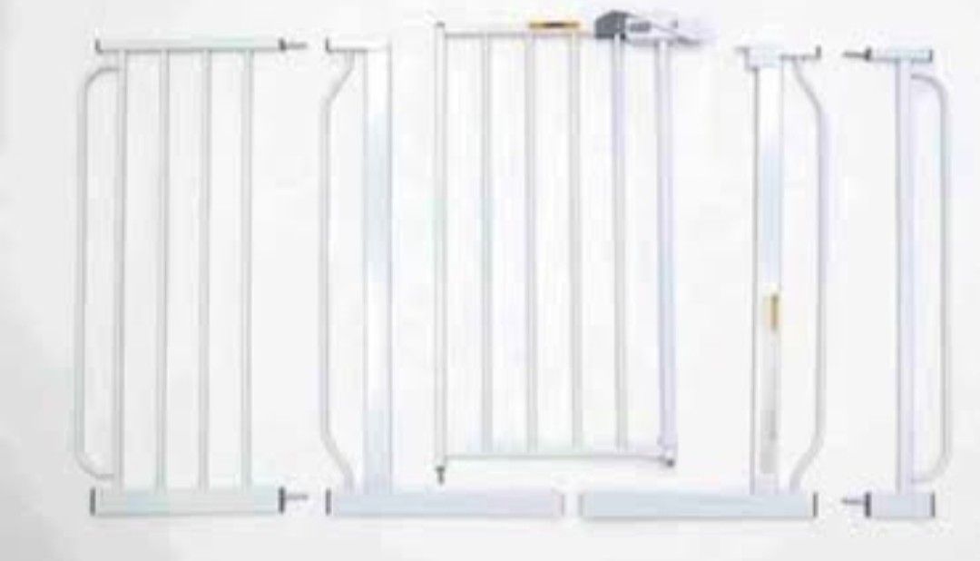 Regalo Easy Step 49 inch Extra Wide Baby Gate, white