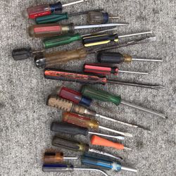 Assorted Screwdrivers 