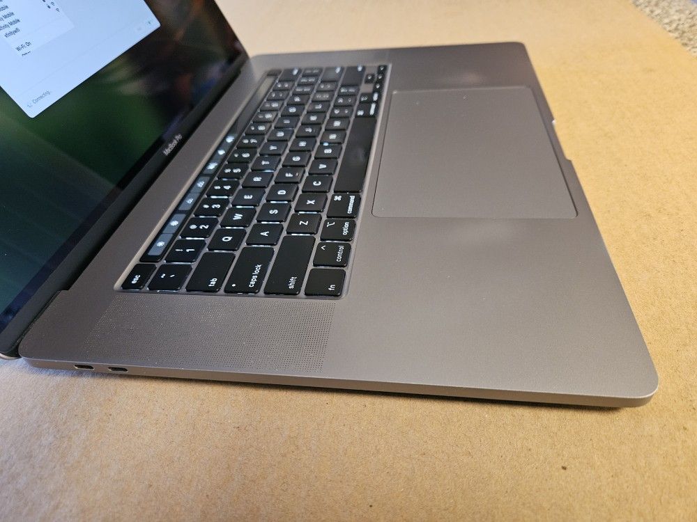 Macbook Pro i9 16" Screen 32gb Ram 1TB SSD Drive 8 Core