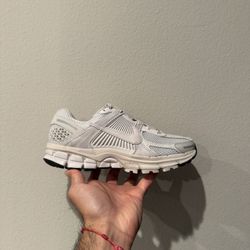 Nike Zoom Vomero 5 Women’s Size 7 (NEW)