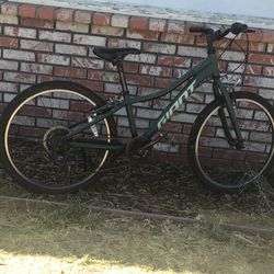 Giant No Suspension Mountain Bike