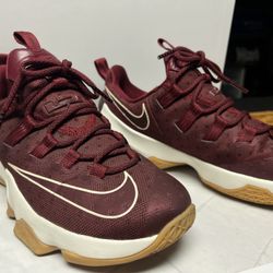Nike LeBron 13 Low Team Red - Size 9.5