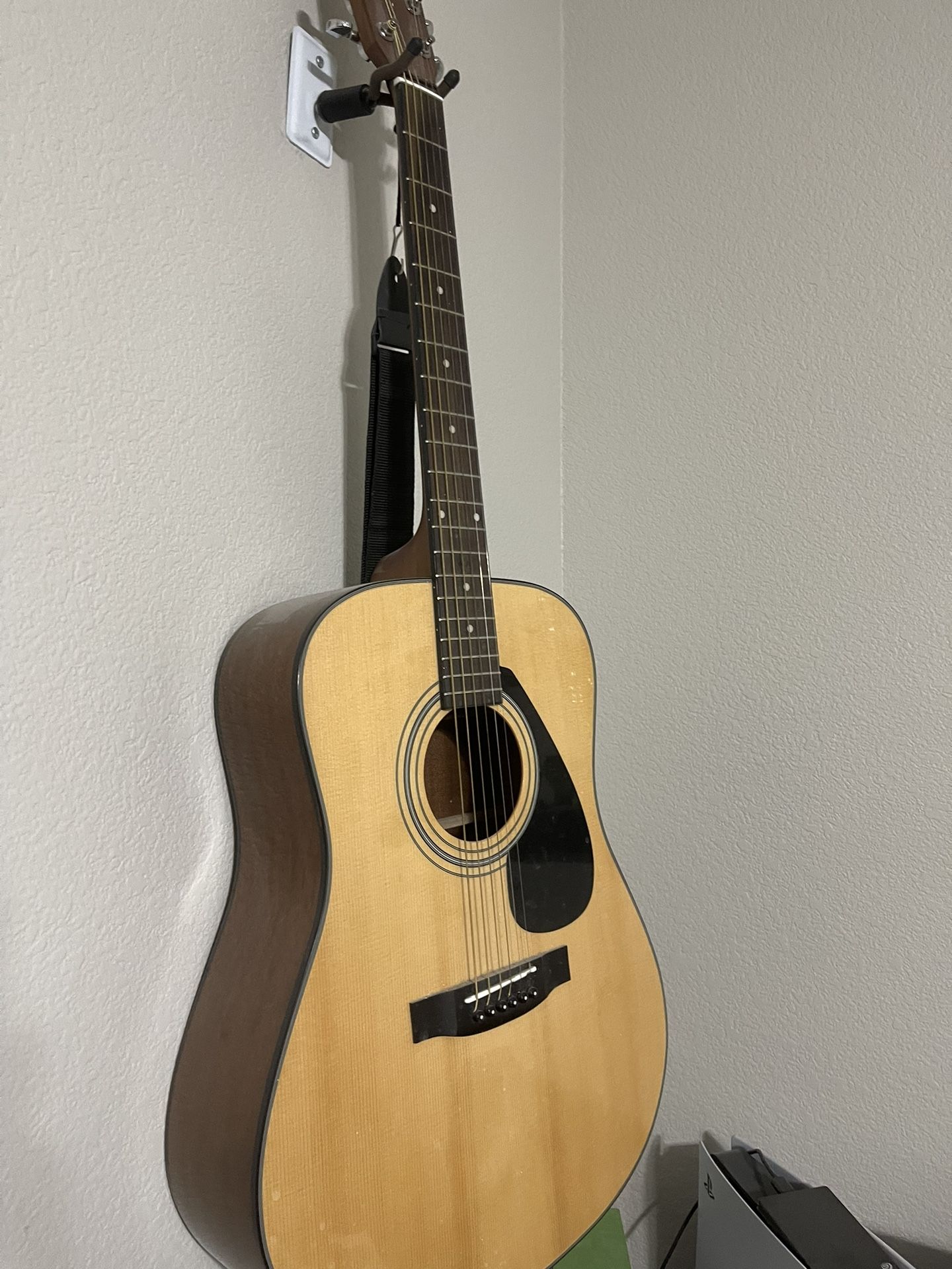 Yamaha Acoustic Guitar 