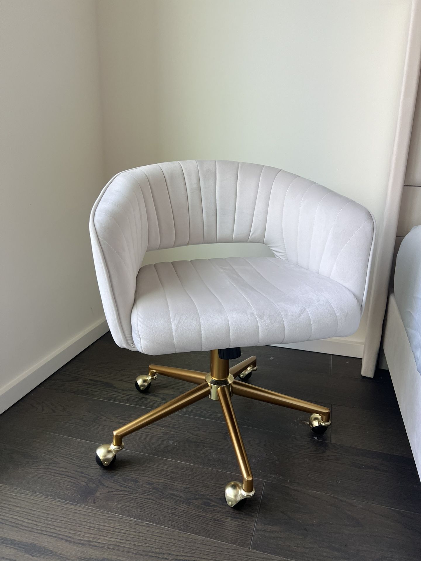 Cream Desk Chair