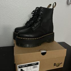 Dr. Marten’s Pascal Max Size 6 Women’s 