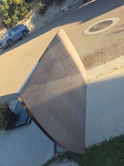 Curb alert, free table.  6724 Arinjade Way.