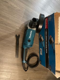 7” Ángle Grinder  makita