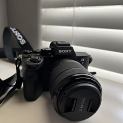 Sony a7 IV Mirrorless Camera with 28-70mm Lens