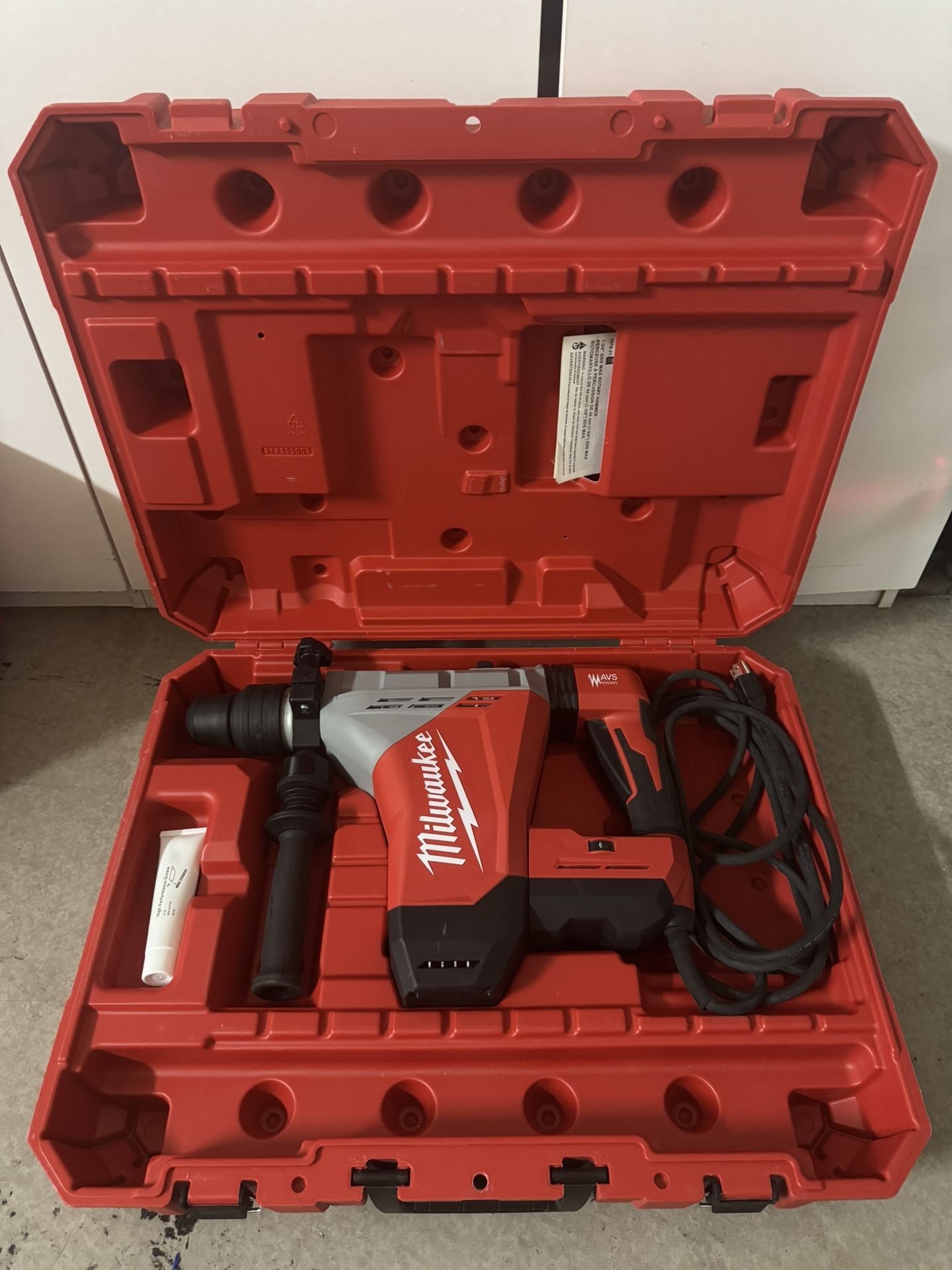 Milwaukee 5518-21 1-3/4 in. SDS-MAX Rotary Hammer Variable Speed Up to 6 with Grease