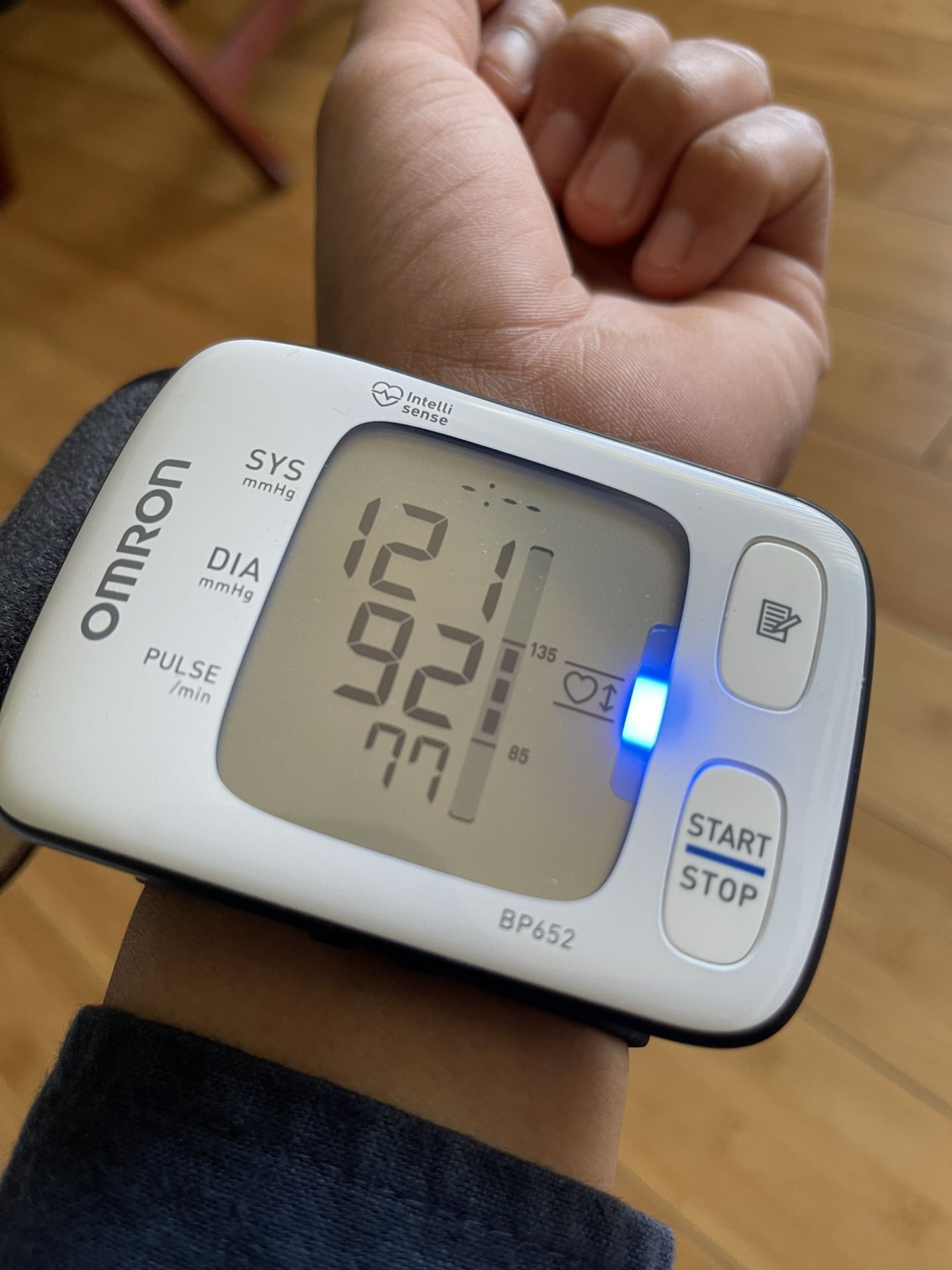 OMRON silver blood Pressure Monitor With Digital Bluetooth for Sale in  Queens, NY - OfferUp