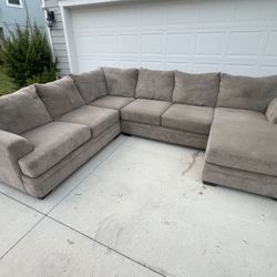 ✨BIG SECTIONAL WITH REVERSIBLE CHAISE - 🚛DELIVERY AVAILABLE