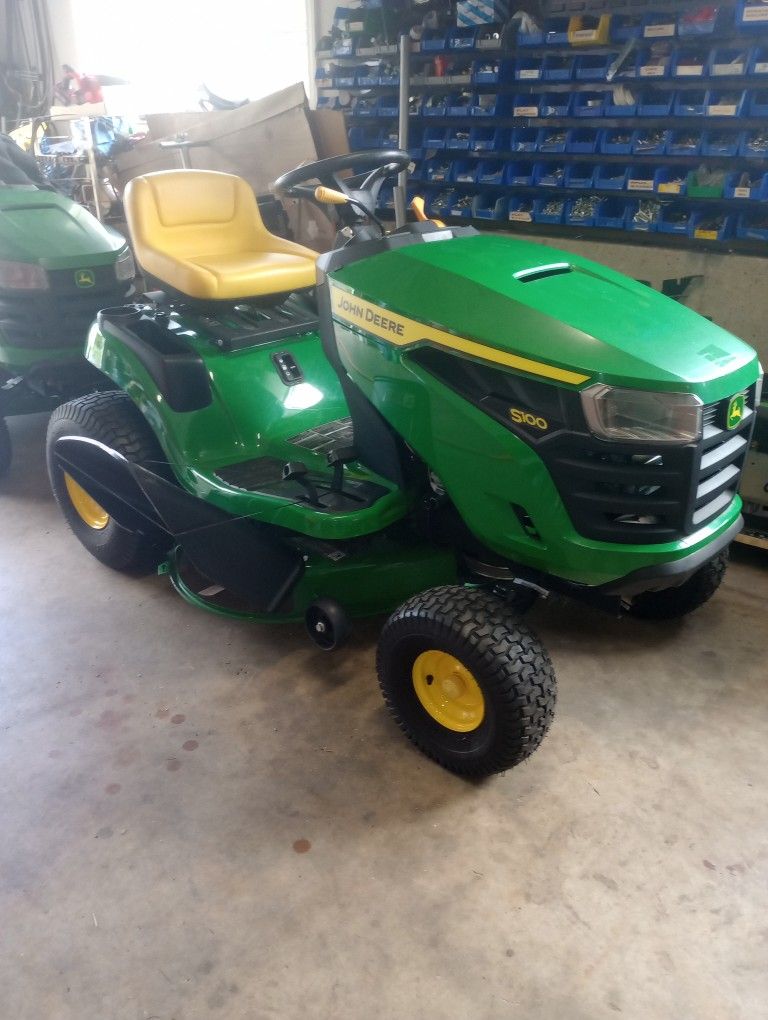 John Deere S100 Brand New Only 2.8 Hours! 17.5 Hp 42-in Deck,  Hydro, The Machine Was Over 2,900.00