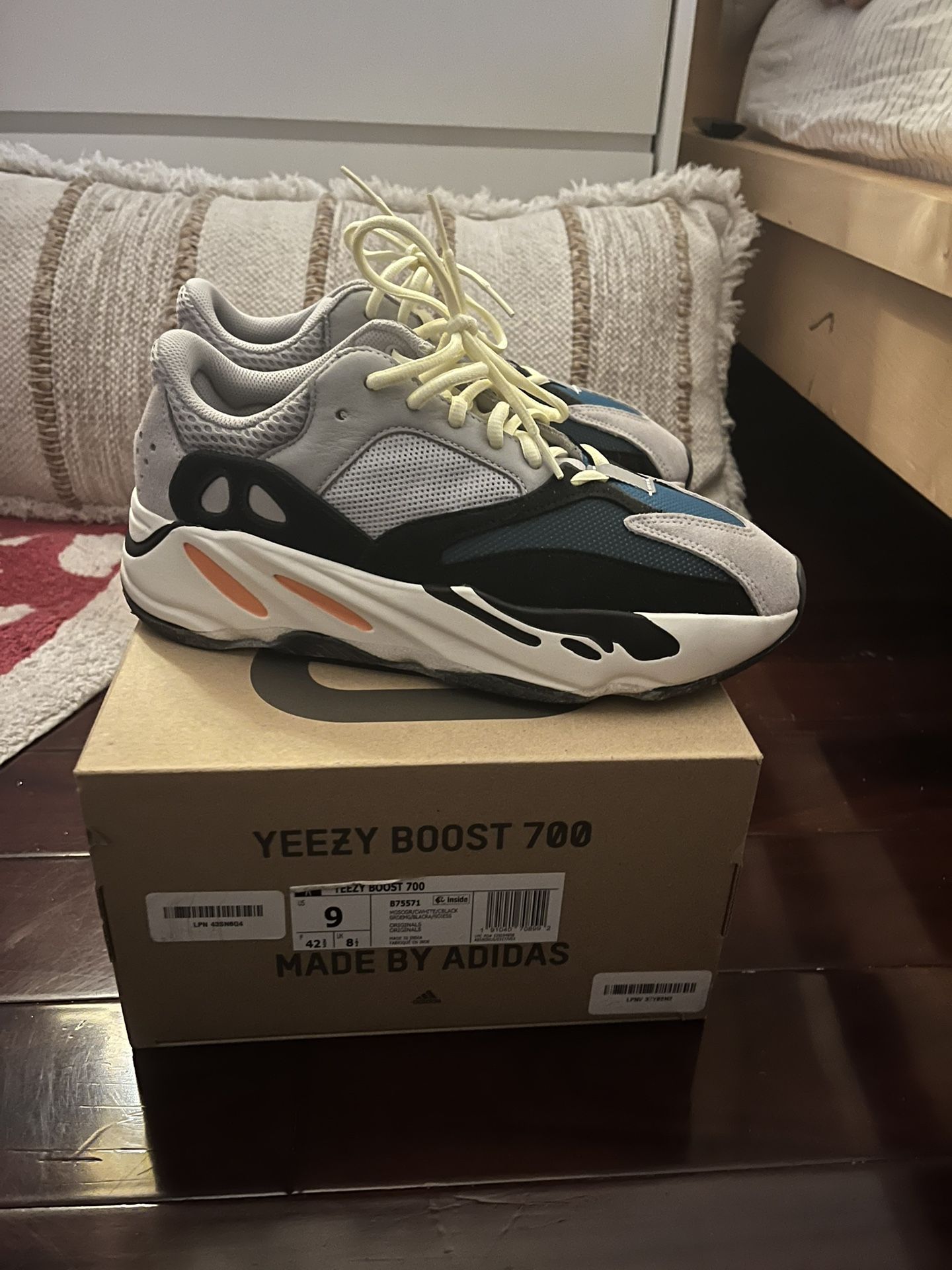 Adidas Yeezy 700 Waverunner Size 9