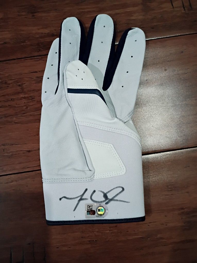 Atlanta Braves Matt Olson Signed Glove