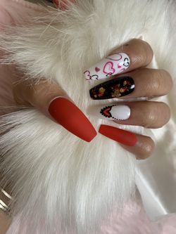 Press on nails