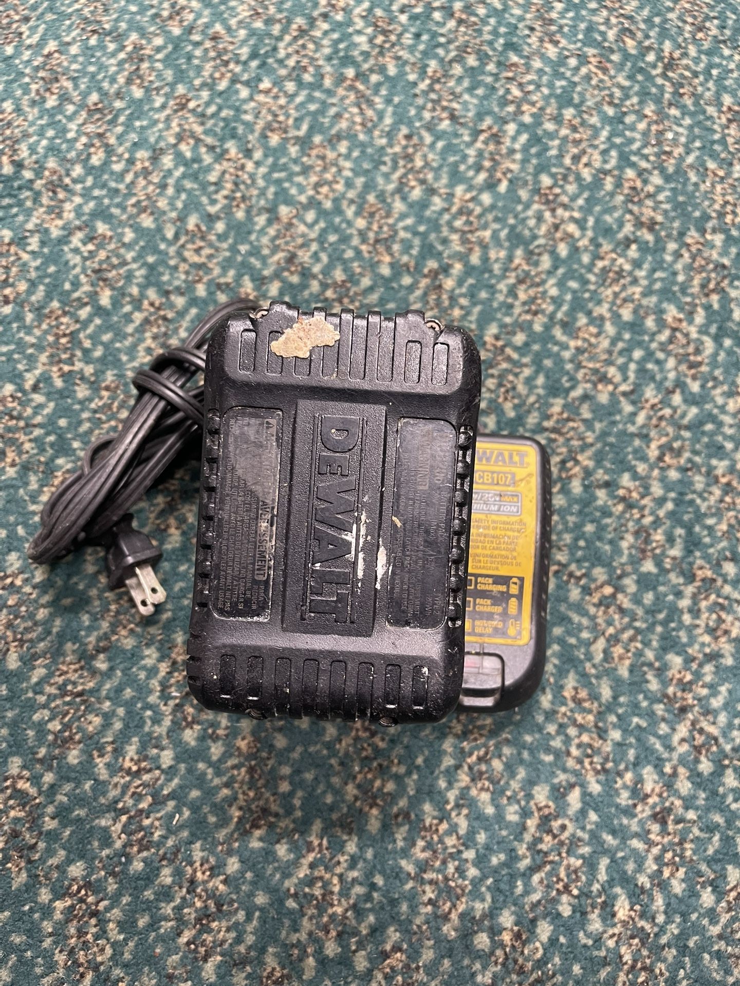 BATTERY, TOOLS-POWER DEWALT 20V XR 6AH BATTERY W/CHARGER DCB206