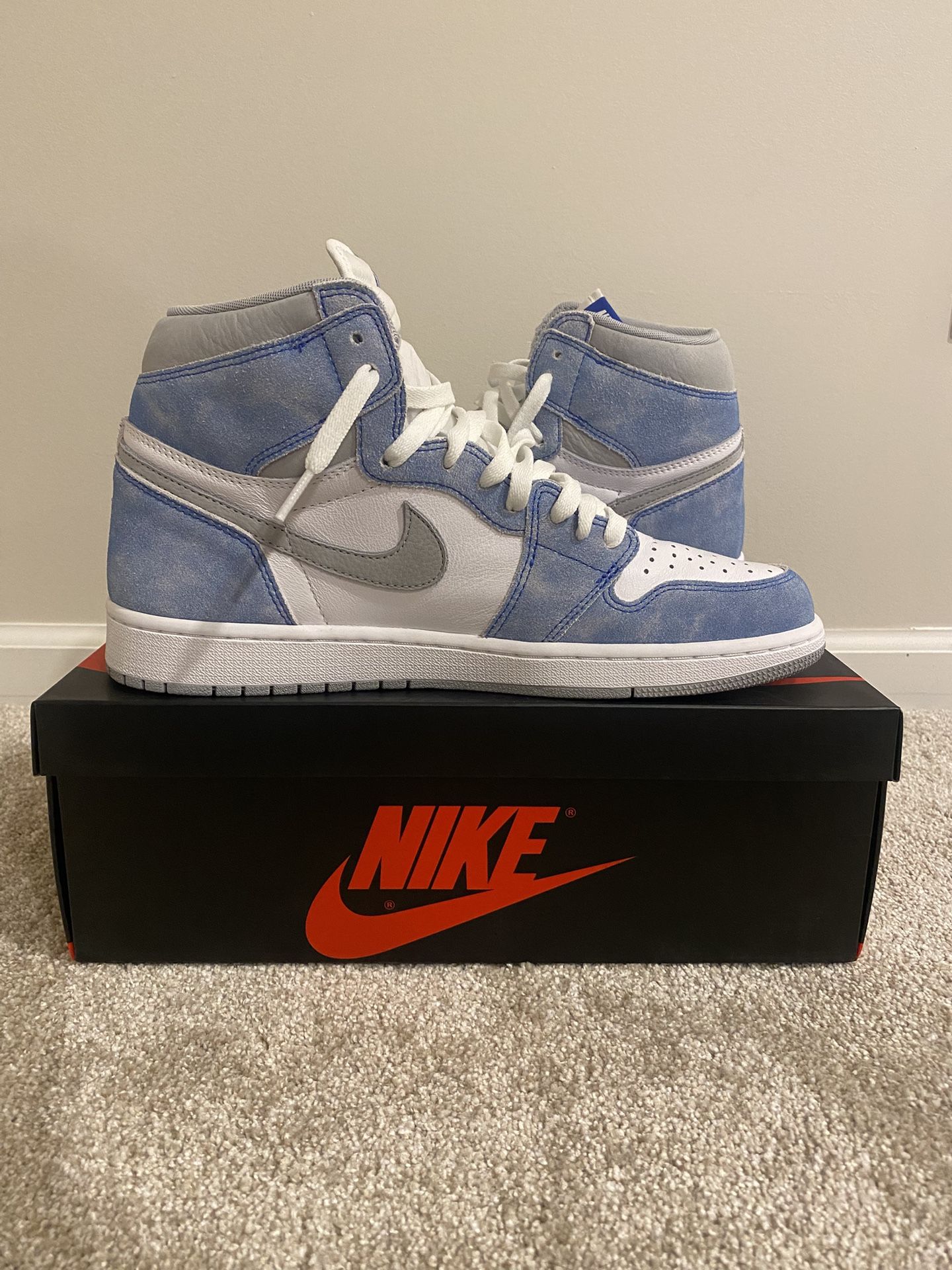 Jordan 1 High Hyper Royal