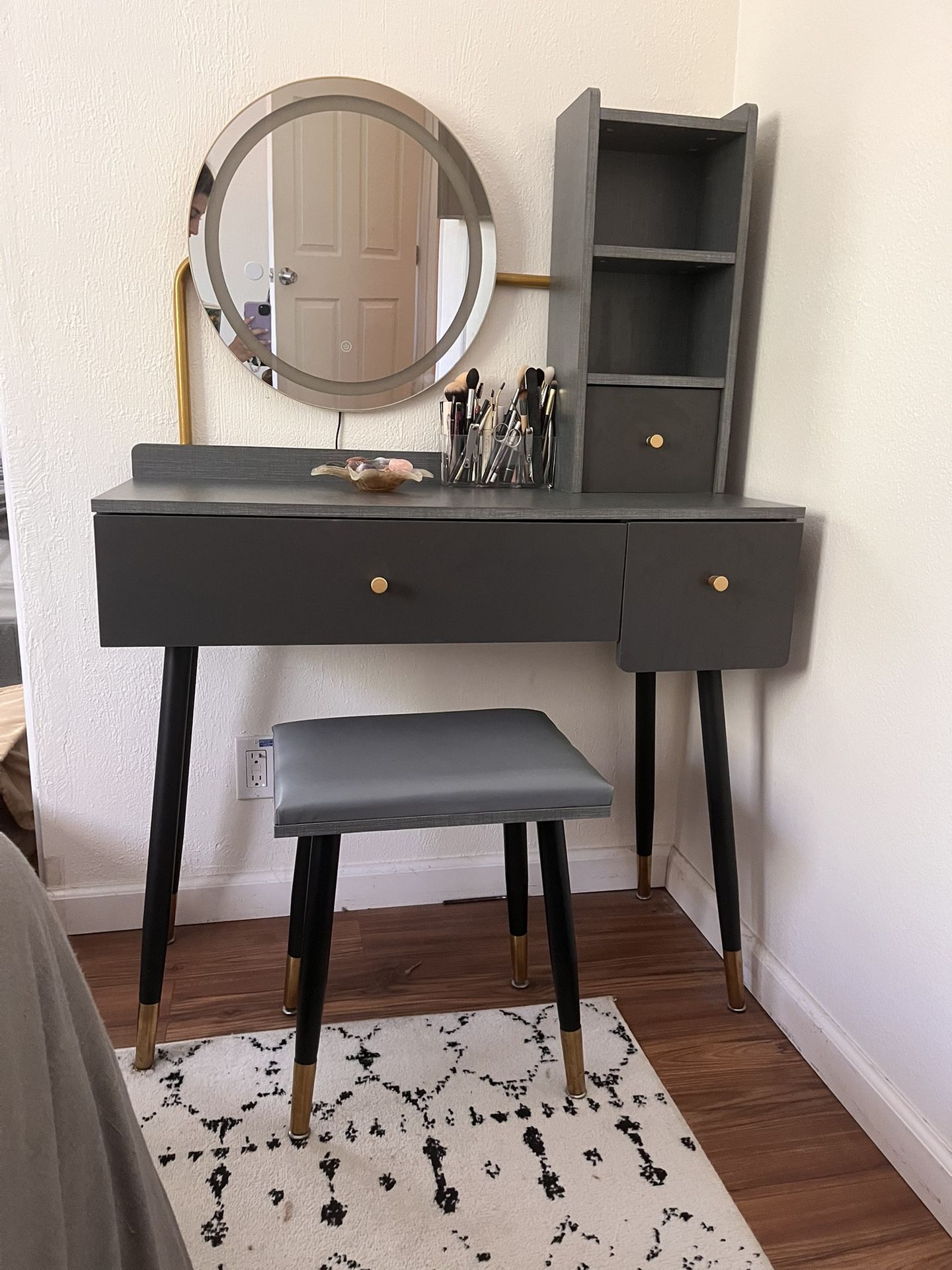 Vanity Table - MOVING SALE