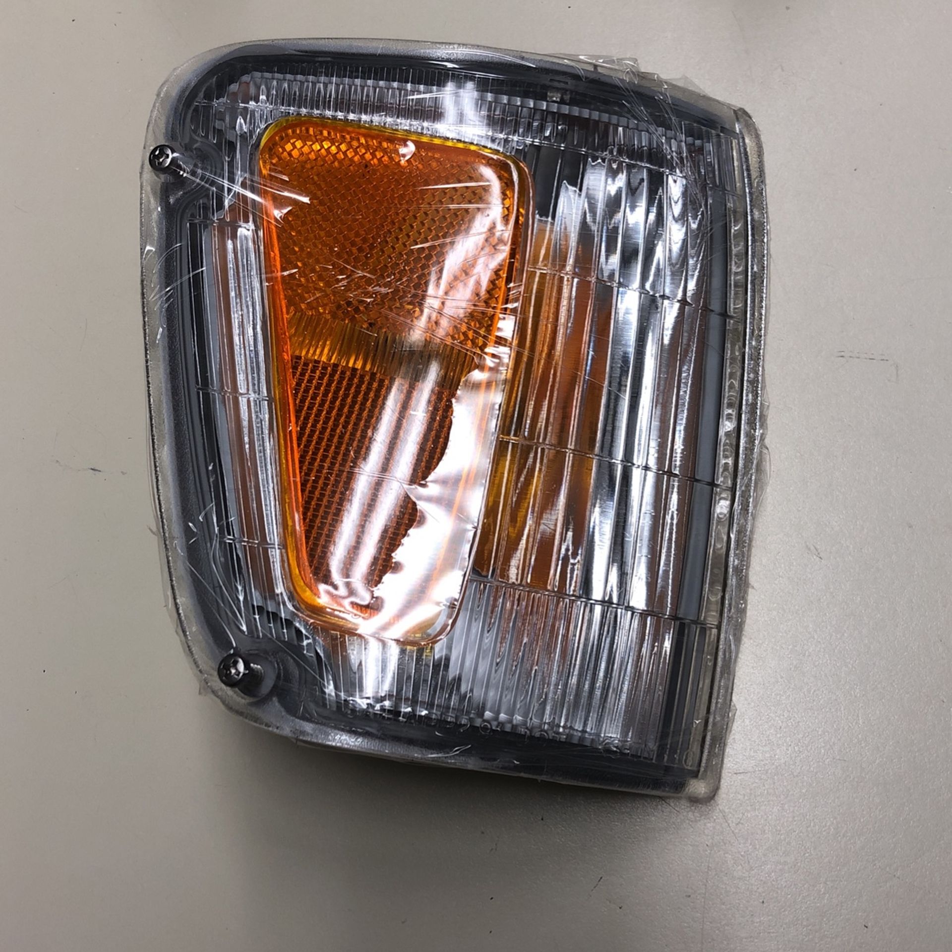 Toyota T100 Pickup 1993 To 1998 Corner Lamp Passenger side Assembly 