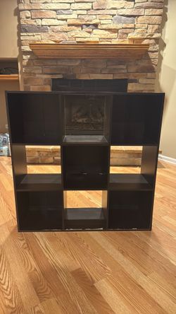 Black cubed shelve