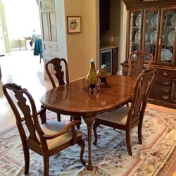 Hutch And Dining Table With 8 Chairs 
