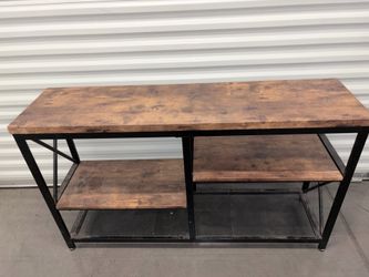 Entertainment center / table