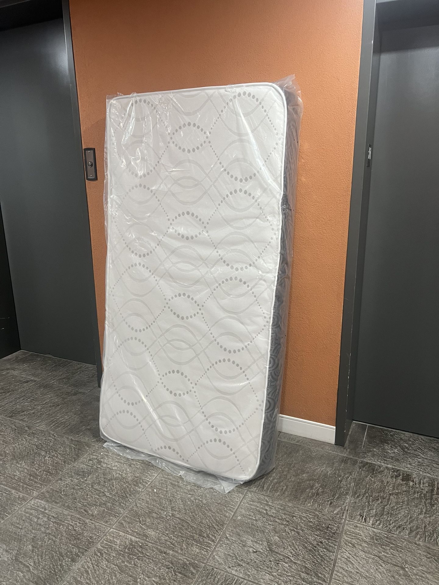 Mattresses: twin, full , queen regular , Colchon Nuevo Colchones plush or pillow top available cama bed mattress