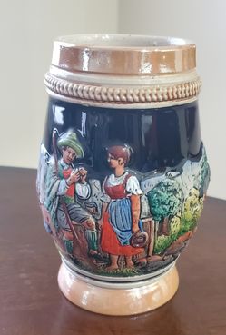 5.5" tall Jarra Alemana