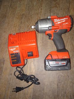 Milwaukee M18 Fuel Cordless High Torque Impact Wrench Whit Fricctio Ring 1/2in Drive .come Whit 5.0 Battery And Charger. Excelent Condition. 