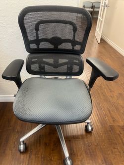 Ergonomic Mesh Office Chair with Armrests