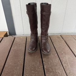Women’s Knee High Boots Size 7