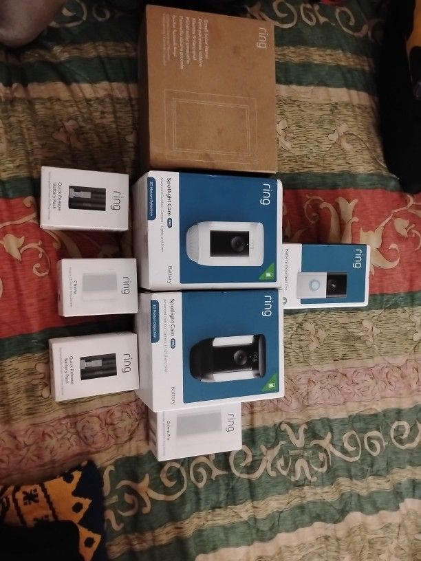 600$ FOR ALL! This Is Over 1000$ Worth Of Cameras And Equipment!