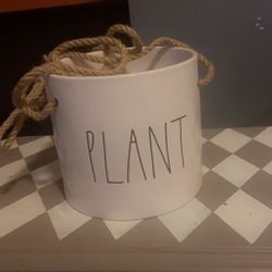 White Hanging Plant Pot