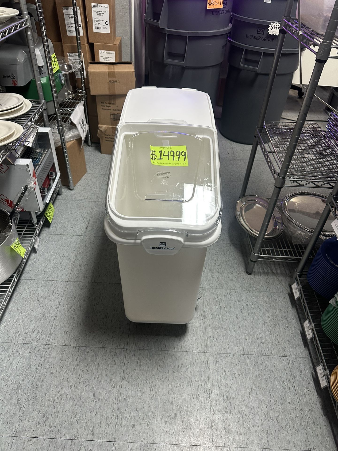 BRAND NEW 21 GALLON MOBILE INGREDIENT BIN