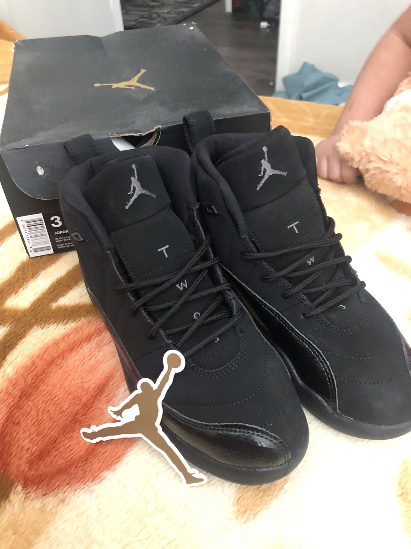 Jordan 12 retro size 3Y