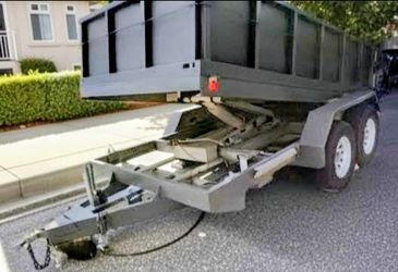 Dual axle hydraulic dump trailer