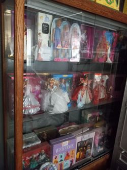 Large display cabinet for collectibles