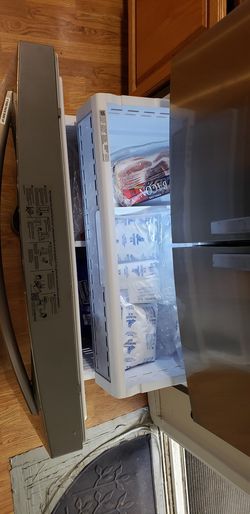 2 MONTHS OLD. SAMSUNG REFRIGERATOR