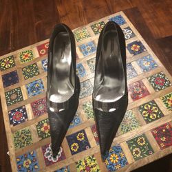Michael Antonia pointed toe pumps Size 8, Black /Blue