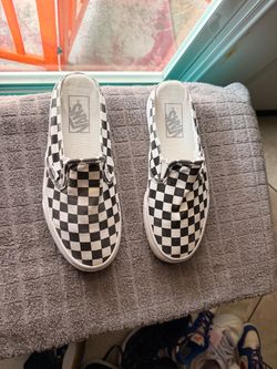 VANS SIZE 7 WOMEN