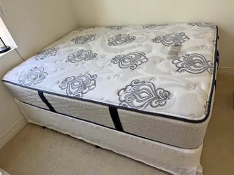 Queen Serta Perfect Sleeper Fitzpatrick Mattress + Foundation + Rolling Frame - Excellent Condition (located in Playa Vista)