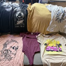 Women’s Medium Shirts! 30 Pieces Of Clothes!