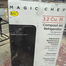 Magic Chef
17.5 in. 3.2 cu. ft. Retro Mini Refrigerator in Black without Freezer
