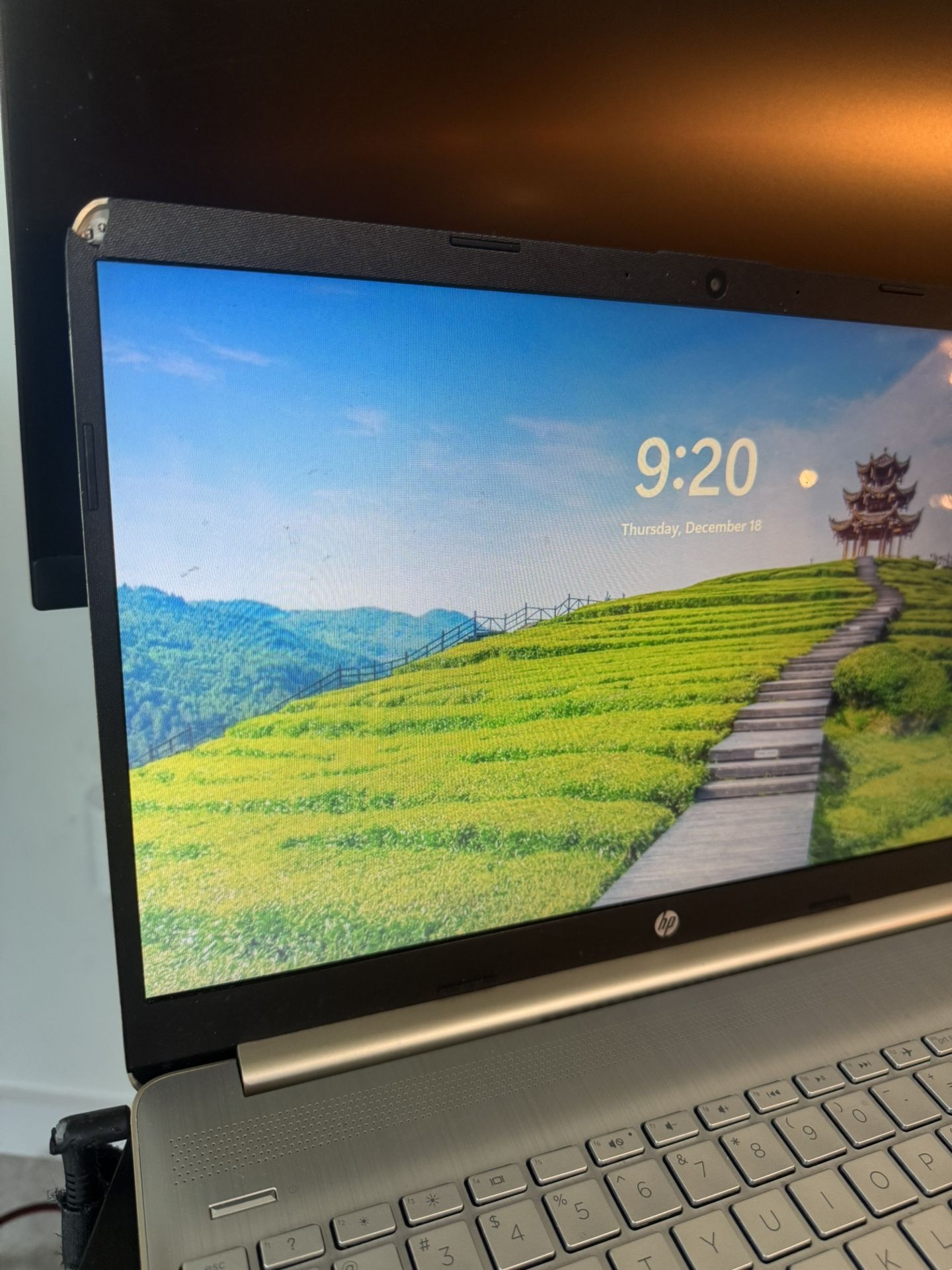 15 INCH HP LAPTOP WITH AMD RYZEN ATHLON GOLD 3150U PROCESSOR 4GB RAM 256G HARD DRIVE