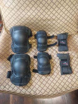 Knees  and  Elbows  Protection  Set