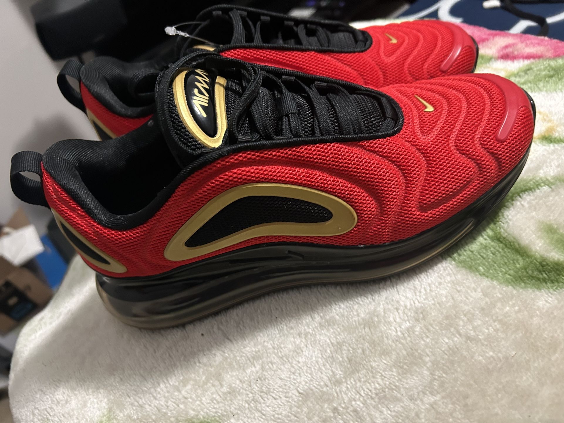 Nike Air Max 720 Red Gold Chinese New Year Women’s Size 8.5 Athletic Shoes / Walking Shoes