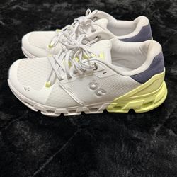 On Cloud Shoes New Authentic Size Us 9 Men